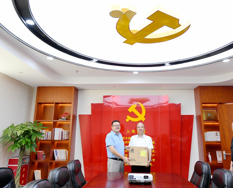 八一節(jié)給軍人送溫暖 (2)_副本_副本 八一節(jié)給軍人送溫暖 (2)_副本_副本